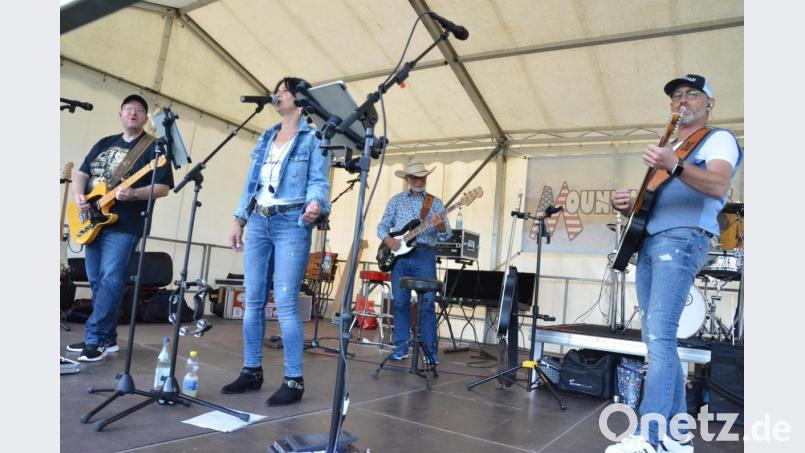 Countrymusik mit den &quot;Mountaineros&quot; begeisterte die Besucher der Weidener Sommerserenaden. Bild: Kunz