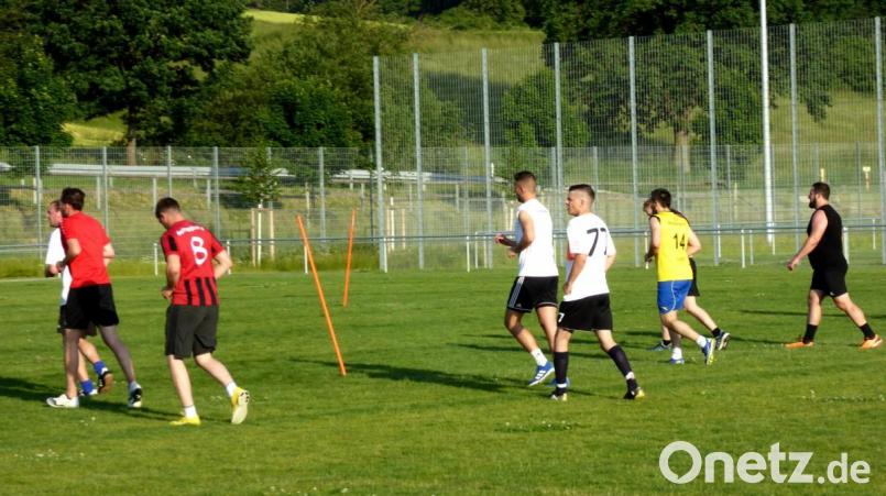 Endlich wieder zusammen Sport treiben - und das auf dem neuen Sportplatz! Bild: fsb