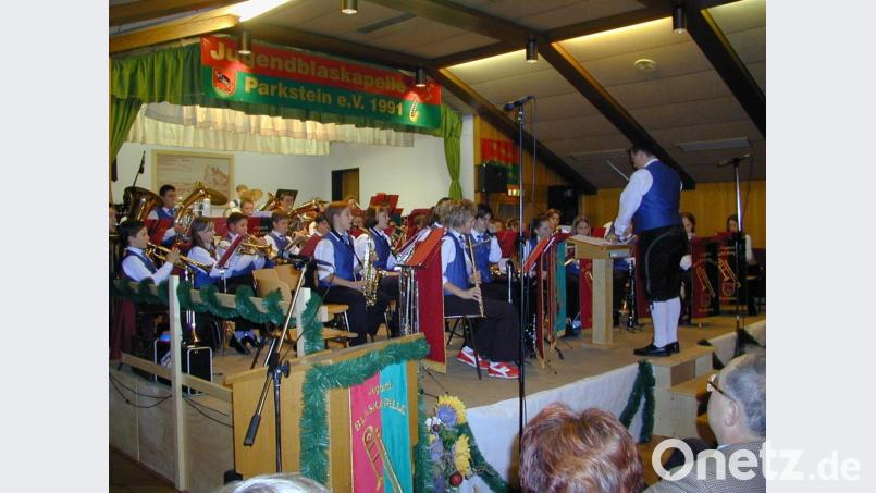 1991 feierte die Jugendblaskapelle im Rathausaal zehnjähriges Bestehen. Dieses Jahr soll das Jubiläum etwas anders ablaufen. Archivbild: adj
