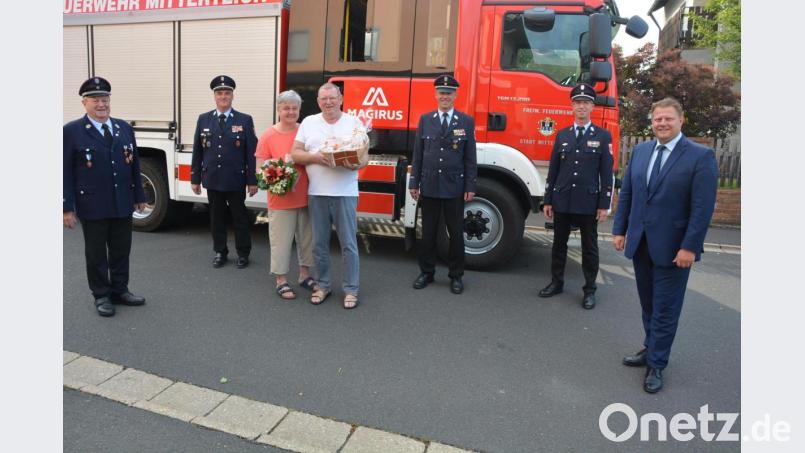 Zum 65. Geburtstag freute sich Hans Fick über viele Glückwünsche. Unser Bild zeigt (von links) Otto Weiß, Wolfgang Wedlich, Lydia und Hans Fick, Franz Bauernfeind, Günther Sommer sowie Bürgermeister Stefan Grillmeier. Bild: jr