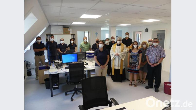 Teamkoordinator Gerhard Schindler (Fünfter von rechts), Bürgermeister Marcus Gradl (Fünfter von links). Bild: rn
