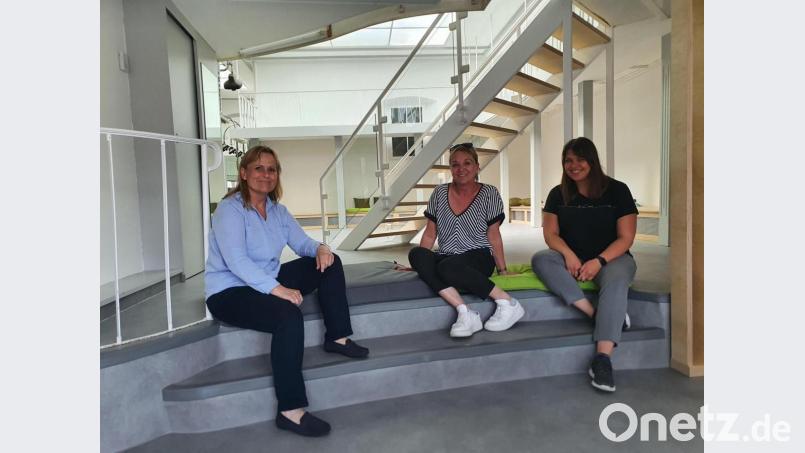 Claudia Hiergeist, Pressesprecherin der Stadt Marktredwitz, Veranstaltungsmanagerin Susanne Menzel und Innenstadtkoordinatorin Theresa Grüner (von links) haben ein pralles Programm auf die Beine gestellt, damit die Marktredwitzer wieder Kultur genießen können. Bild: Biczysko/fph