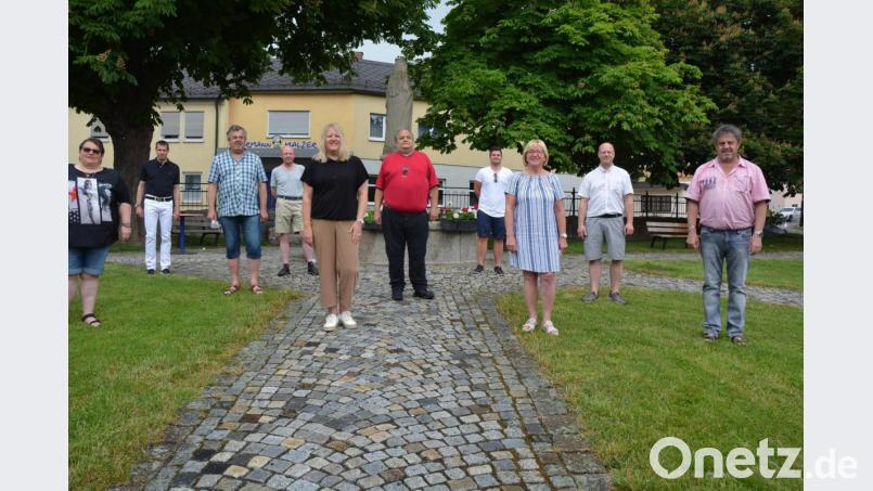 Mit diesem Vorstandsteam geht der Tischtennisclub Konnersreuth in die kommenden zwei Jahre. Mit dabei sind (von links) Petra Günthner, BLSV-Kreisvorsitzender und Vorstandsmitglied Andreas Malzer, Konrad Rosner, Achim Graßold, Beate Malzer, Walter Hart, Tobias Braun, Kornelia Rosner, Jürgen Graßold und Vorsitzender Josef Rosner. Bild: exb