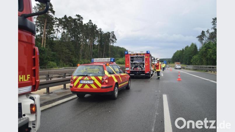 Aquaplaning dürfte die Ursache für einen Verkehrsunfall auf der A6 bei Ursensollen gewesen sein. Bild: Feuerwehr Ursensollen