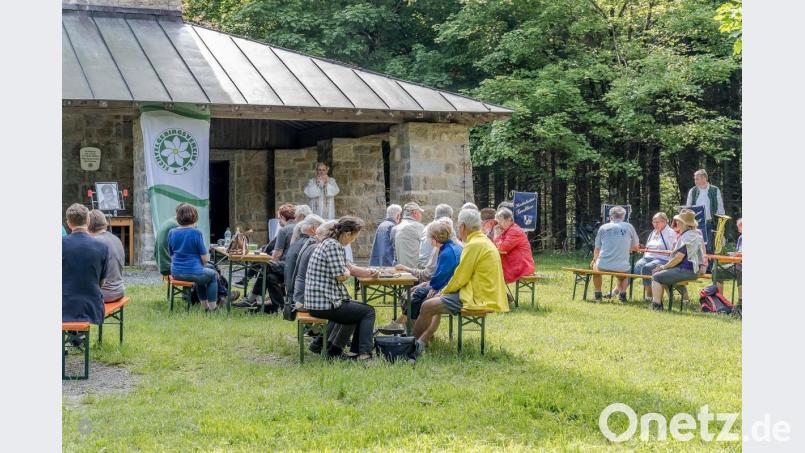 Pfarrer Hans Schinhammer hielt den Gedenkgottesdienst auf dem Kornberg. Bild: exb