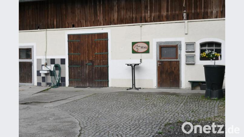 Ein seit Jahren leerstehenden Stall im Ortskern von Kainsricht soll für die Kinder und das Personal des Waldkindergartens &quot;Räuberwald&quot; umgebaut werden. Die Gebenbacher Gemeinderäte sehen das Vorhaben positiv. Bild: gf