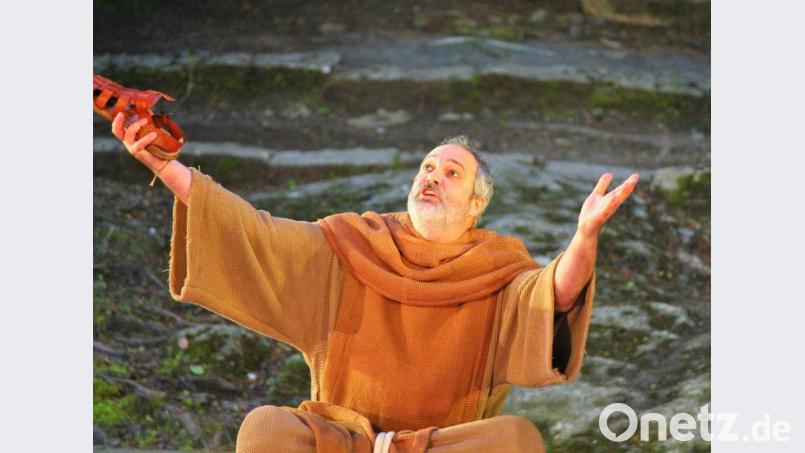 Livio Cecini hat die Hauptrolle im Musical &quot;Der Name der Rose&quot; übernommen: „Die Luisenburg-Bühne verlangt einem viel ab und sie verzeiht nichts“ Bild: stg
