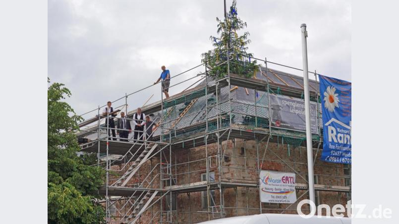 Richtfest am alten Lobkowitzschloss in Waldthurn Bild: fvo