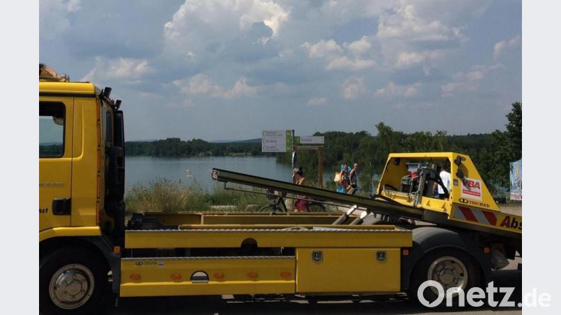 Wie bereits vor wenigen Tagen (Bild) mussten auch am Wochenende einige Autos abgeschleppt werden, die die Rettungswege blockierten. Archivbild: Stefan Dirnberger/exb