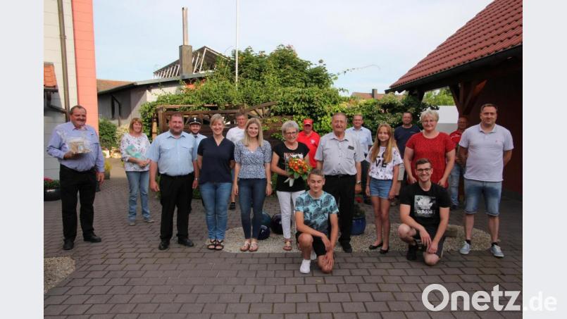 Michael Heldwein im Kreise seiner Familie und der Thanhausener Vereine. Bild: kro