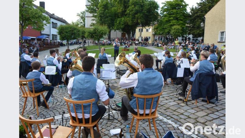 Bei einer öffentlichen Probe am Therese-Neumann-Platz bot die Blaskapelle Konnersreuth unter Leitung von Armin Scharnagl einen musikalischen Querschnitt des umfangreichen Repertoires. Bild: jr
