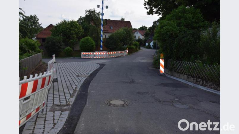 Ein Teilbereich der Lennesriether Ortsstraße wurde bereits mit Rasenfugen-Pflaster entsiegelt. Bild: fla