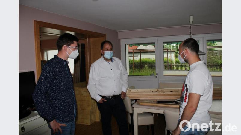 Beim Rundgang im Kinderdorfkomplex wurde den Besuchern aus Waldsassen klar, dass ihre Spende gut angelegt ist. Bild: Federballfreunde Waldsassen/exb