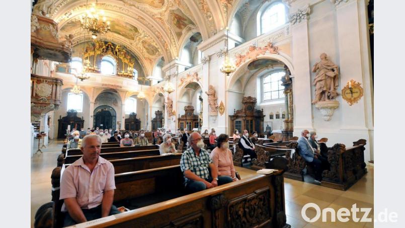 Nur rund 40 Gläubige kamen am Samstag zum Eröffnungsgottesdienst mit Weihbischof Reinhard Pappenberger. Wegen der Corona-Auflagen wären viel mehr Besucher ohnehin nicht erlaubt gewesen – maximal 56. Bild: Stephan Huber