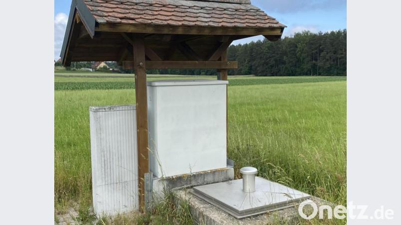 In diesem Pumpenhaus unterhalt der Winteräckersiedlung mussten Mitarbeiter der Firma Bergler drei Tonnen Altfett die sich dort verfestigt hatten mühevoll zerkleinern und abfahren. Bild: sei