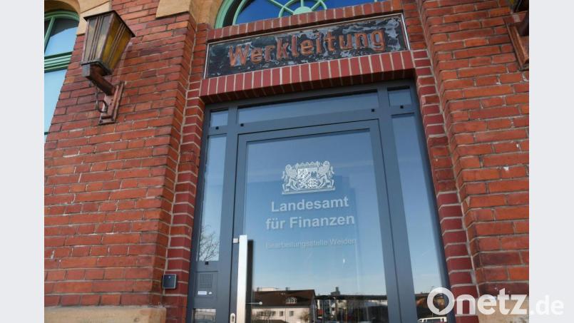 Im Landratsamt für Finanzen in Weiden gibt es bald rund 300 neue Beschäftigte. Archivbild: Gabi Schönberger