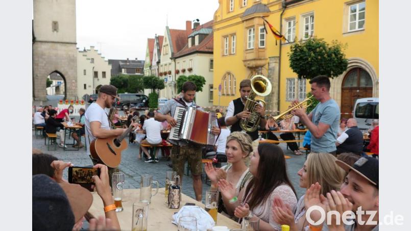 „Für euch spielen wir heute aus Spaß an der Freud“, versicherten Tobias Söllner, Thomas Emmerig, Christoph Emmerig und Maximilian Wegmann (von links) ihren dankbaren Zuhörern. Bild: jzk