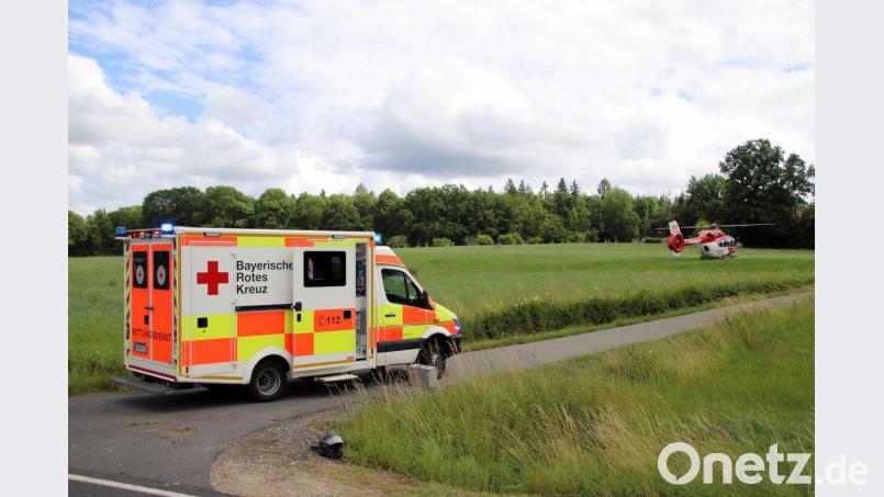Ein Rettungshubschrauber brachte den Schwerverletzen ins Klinikum Weiden. Bild: jma