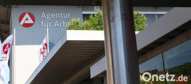 Viele Branchen – vor allem die Gastronomie bzw. die Betriebe im Bereich der Nahrungs- und Genussmittelherstellung, aber auch die Zeitarbeitsunternehmen – suchen händeringend nach Personal. Symbolbild: Wolfgang Steinbacher