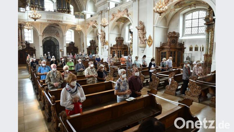 Bei der Messe für Senioren in der Mariahilfbergkirche mussten die Sicherheitsabstände eingehalten werden. Bild: Petra Hartl
