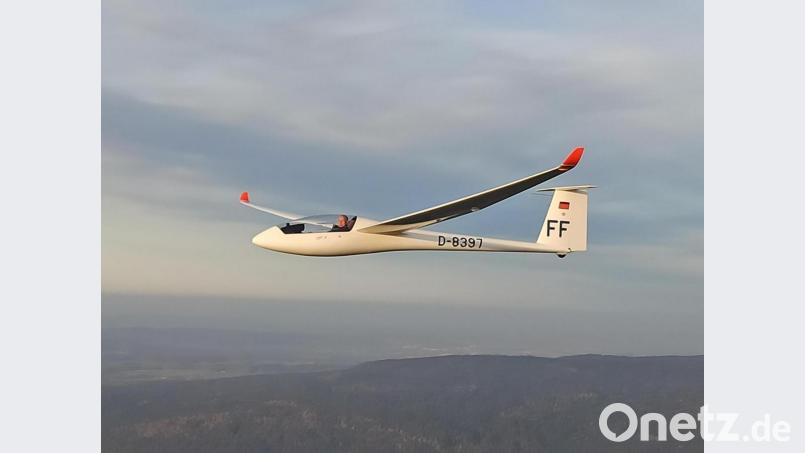 Unser neuer einsitziger Leistungsflieger &quot;LS 8 - 18 m&quot; , kann mit 15m oder mit Ansteckflügeln auch 18 m Spannweite geflogen werden. Wird bereits erfolgreich für den Leistungsflug, aktuell in der 1.Segelflug Bundesliga, eingesetzt. Hier im Flug über Erbendorf mit Pilot Matthias Döhrling Bild: gdö