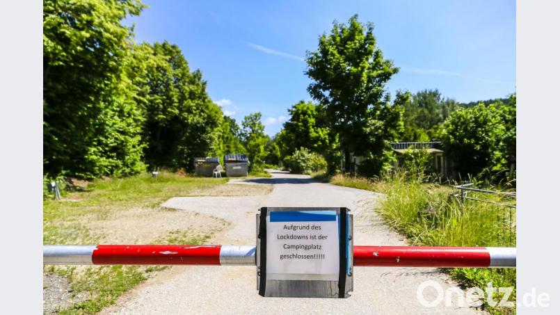 Das Schild stammt noch aus Lockdown-Zeiten. Die Gründe sind aber andere, dass der Trausnitzer Campingplatz immer noch geschlossen ist. Bild: Hösamer