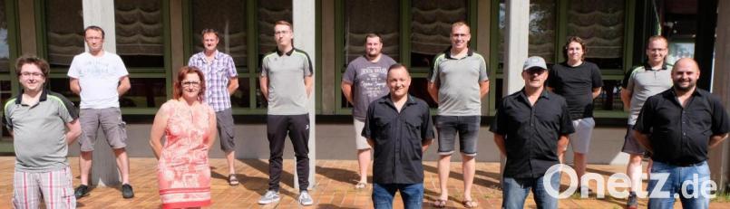 Sie tragen für die nächsten zwei Jahre Verantwortung im 1. SKC. Von links: Max Hacker, Sandra Meier, Christian Meindl, Sebastian Freier, Florian Girke, Andreas Stahl, Fabian Volkmer, Bernd Volkmer, Stefan Hacker, Michael Raab und Robert Rosenkranz. Bild: le