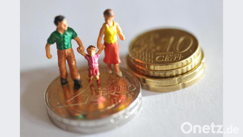 Wer eine Familie gründet, sollte sich schon vor der Geburt des Kindes mit den Finanzen auseinandersetzen. Symbolbild: Andreas Gebert/dpa