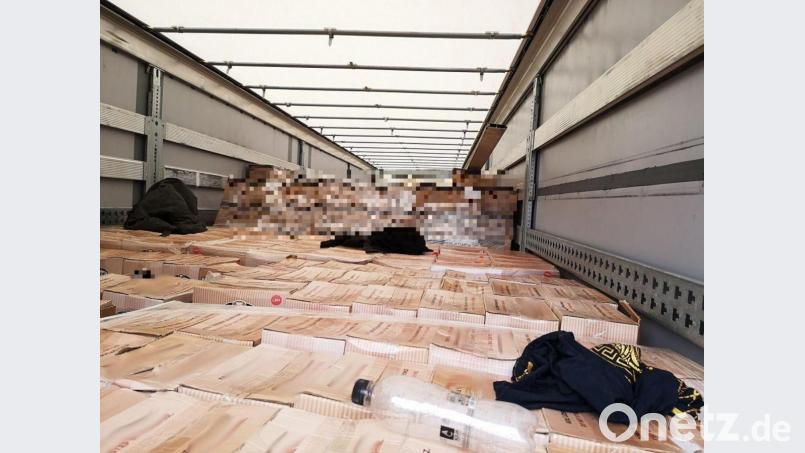 Auf dieser Ladefläche eines Sattelaufliegers fuhren sechs Migranten unerkannt von Rumänien aus mit. In Waidhaus wurden sie entdeckt. Bild: Bundespolizei