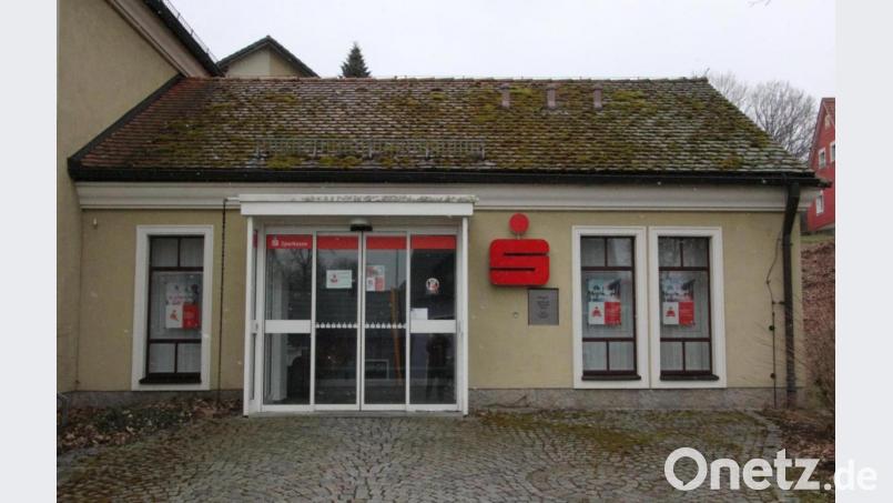 Seit dem 1. Juli kann die Marktgemeinde Mähring dieses Gebäude wieder nutzen. Es soll ein Büro für die Gemeindeverwaltung, eine Aufenthaltsraum für die Beschäftigten und ein barrierefreier Zugang zum Rathaus entstehen. Die Bauarbeiten werden jedoch erst im Herbst beginnen. Bild: kro