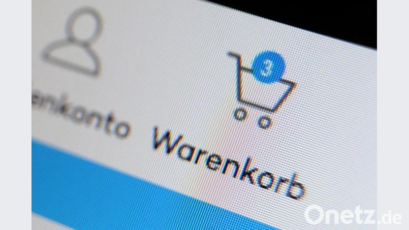 Wer kleinere Waren aus Nicht-EU-Staaten bestellt, muss ab heute teils mit höheren Kosten rechnen. Bild: Karl-Josef Hildenbrand/dpa