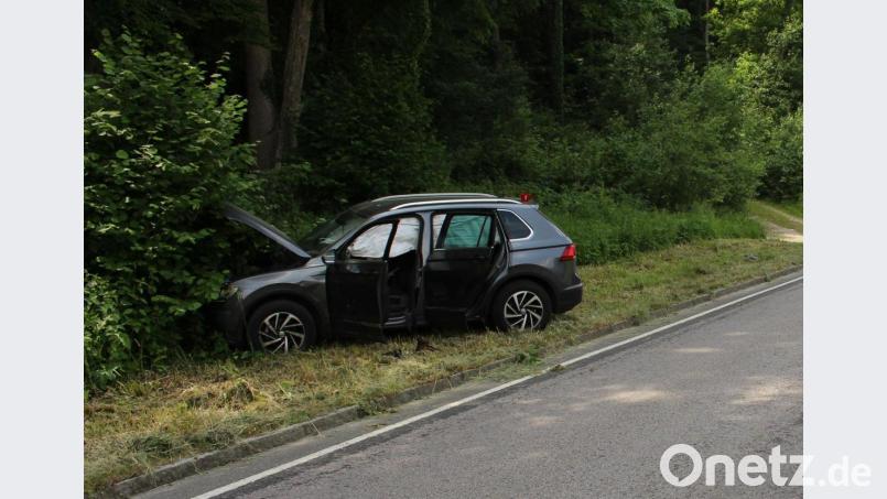 Der total zerstörte VW Tiguan Bild: PP Niederbayern