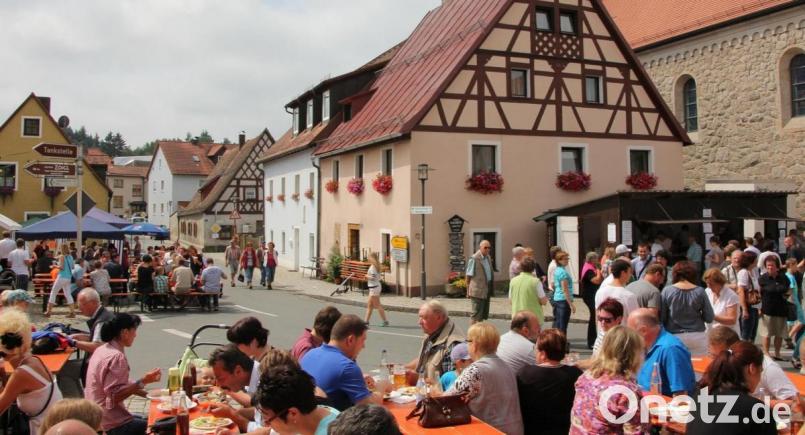 Auf solche Bürgerfest-Szenen wird man heuer in Falkenberg verzichten müssen. Die beliebte Veranstaltung findet – wenn auch in anderer Form – trotzdem statt, versicherte Bürgermeister Matthias Grundler in der Sitzung des Gemeinderats am Dienstagabend. Archivbild: wro