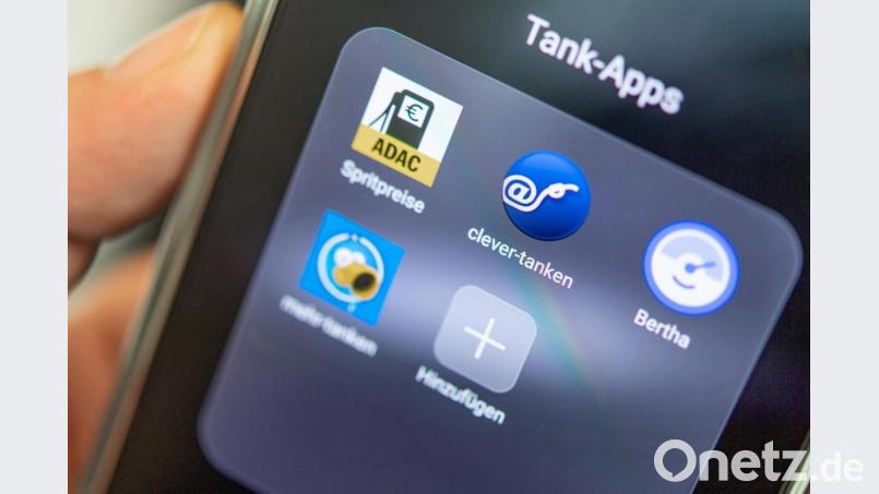 Digitale Spürnasen für günstigen Sprit: Portale und Apps helfen beim Preisvergleich und bei der Suche nach einer günstigen Tankstelle. Bild: Zacharie Scheurer/dpa