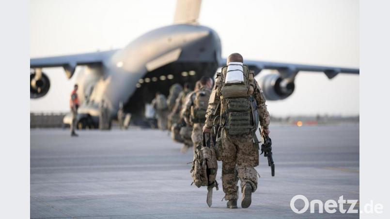 Das Handout der Bundeswehr zeigt den letzten A400M, der vom Feldlager in Masar-i-Scharif Richtung Deutschland fliegt. Bild: Torsten Kraatz/Bundeswehr