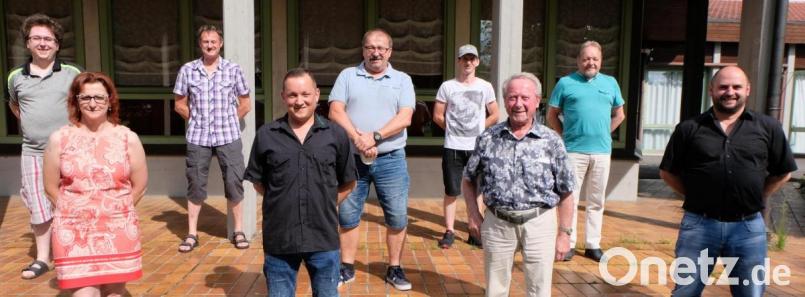 10, 25, 30 und 40 Jahre hielten Sie dem 1. SKC die Treue. Von links: Max Hacker, Sandra Meier, Christian Meindl, Andreas Stahl, Günter Freier, Benjamin Volkmer, Erich Schieder, Alfons Stahl und Robert Rosenkranz. Bild: le