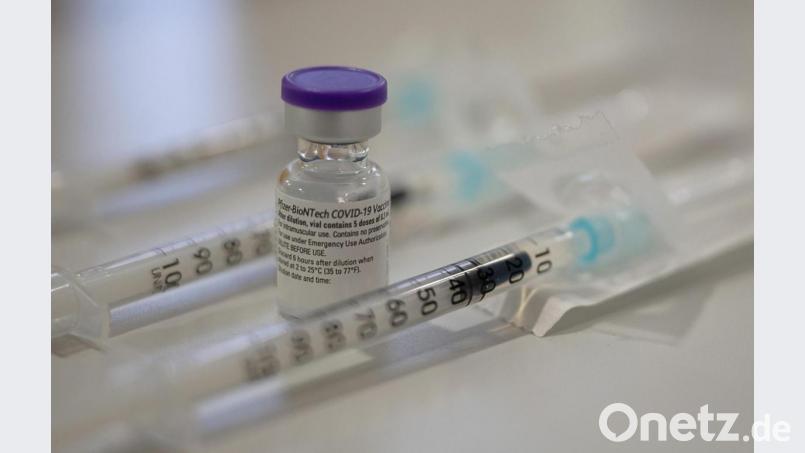 Der Landkreis Tirschenreuth erwartet in den nächsten Wochen eine größere Lieferung des Impfstoffs von Biontech/Pfizer. Symbolbild: Sebastian Gollnow/dpa