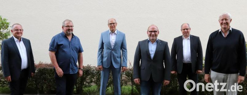 Der Lions-Club Weiden hat sich neu aufgestellt mit (von links) Elmar Baumer (stellvertretender Vorsitzender Hilfswerk), Clubsekretär Anton Forster, Präsident Gert Steinwender, Alexander Schuh (scheidender Clubsekretär), Pastpräsident Elmar Grosser und Vizepräsident Gerard Ivey-Frank. Bild: Lions-Club Weiden