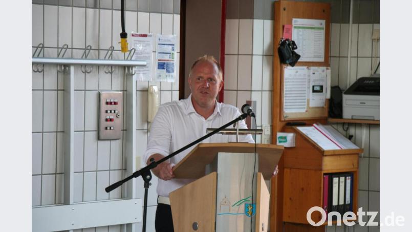Bürgermeister Marcus Eichenmüller begrüßte zur Dienstversammlung der Feuerwehr Schnaittenbach und fungierte als Wahlleiter bei der Kommandantenwahl. Bild: wfw
