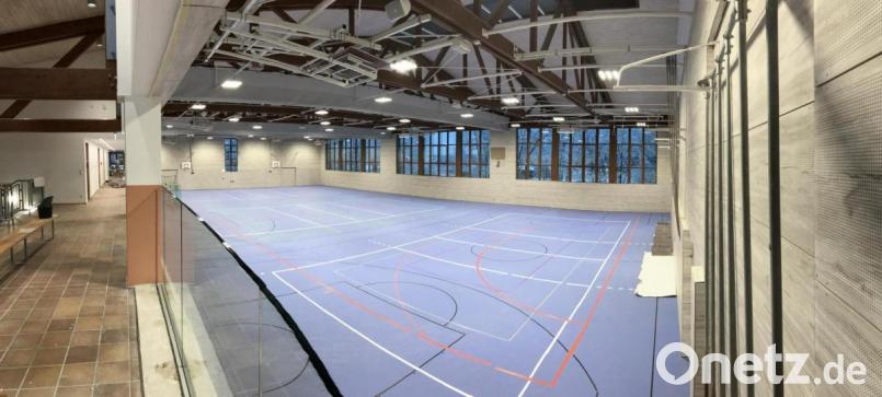 In die frisch sanierte Dreifachturnhalle Vohenstrauß soll wieder Leben einkehren. Dazu zählen auch Veranstaltungen wie die Ausstellung des Motorradclubs Vohenstrauß im Februar 2022. Bild: Gabi Schönberger