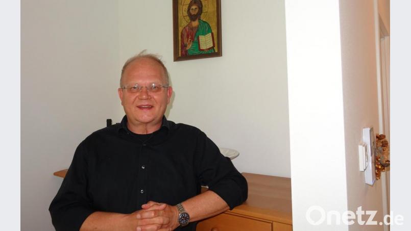 Viele Gottesdienstbesucher schätzen die fundierten Predigten von Studiendirektor Jürgen Herr. Bild: apr