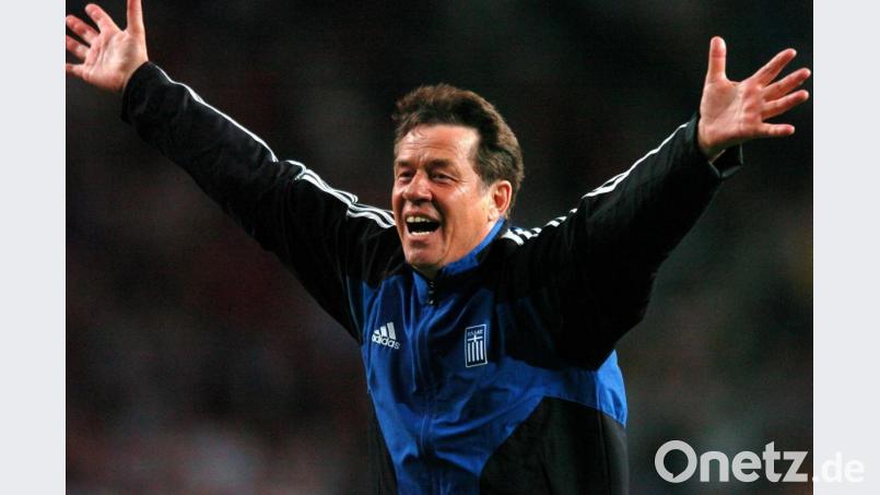 Mit 62 Jahren wagt Otto Rehhagel den Schritt ins Ausland. Mit der griechischen Nationalmannschaft gewinnt er 2004 völlig überraschend die Europameisterschaft in Portugal. Bild: Piece of Magic Entertainment