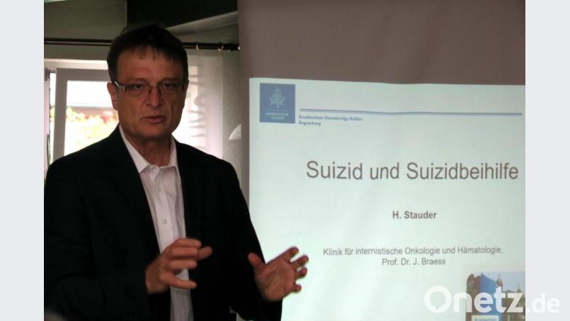Der Palliativmediziner Dr. Heribert Stauder sprach vor bayerischen Beamten zu einem sensiblen Thema. Bild: Hirsch