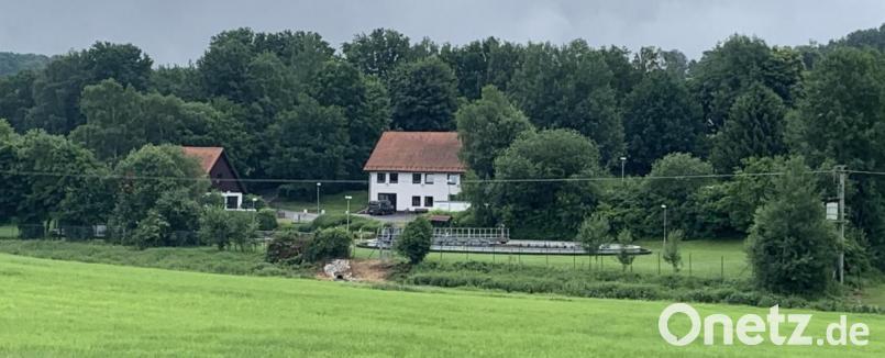 Die Kläranlage in Vohenstrauß im Ortsteil Unterlind. Auf beiden Gebäuden soll eine Photovoltaikanlage entstehen. Bild: ck