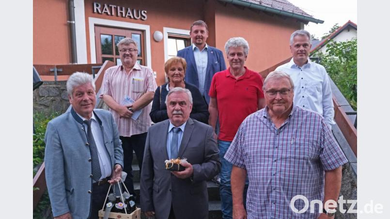 Boris Damzog (vorne, Mitte) stand neben Zahlen, Daten und Fakten im Blickpunkt. Er trat letztmals als Vorstand vor die Zeno-Mitgliederversammlung. Bild: nm