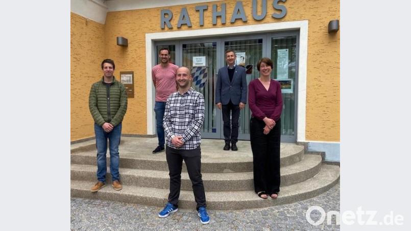 Von links: Stefan Hummel, Oliver Scherm, Markus Forster, Bürgermeister Albert Geitner und Konstanze Schlereth. Bild: Klaus Horn/exb
