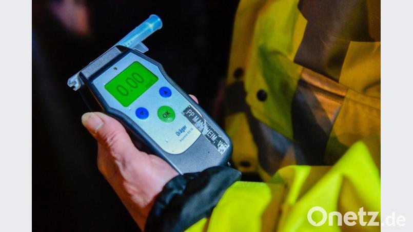 Bei 0,00 Promille auf dem Alkoholmessgerät hätte ein Weidener keine Probleme mit der Polizei bekommen. Doch sein Wert lag höher. Symbolbild: Uwe Anspach/dpa