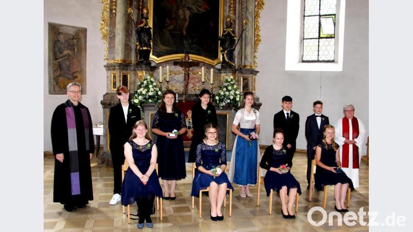 Drei Jungen und sieben Mädchen feierten mit Pfarrer Markus Vedder und Diakonin Regina Reymann ihre Konfirmation in der St. Nikolauskirche. Bild: ds
