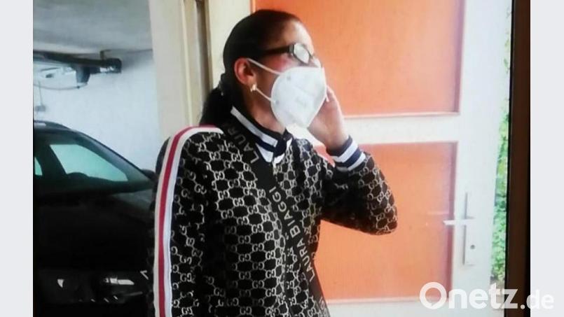 So sieht die Frau aus, die das Geld bei einem betrogenen Ehepaar abholte. Bild: Polizeipräsidium Oberpfalz