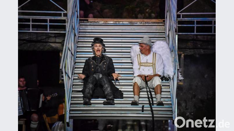 Eisi Gulp (links) und Michael Vogtmann überzeugten als Boandl und Brandner. Bild: Florian Miedl/Luisenburg- Festspiele